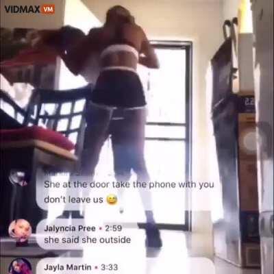 This girl had been involved in an ongoing online beef with a rival. To her surprise, her rival showed up at the front door while she was live streaming.