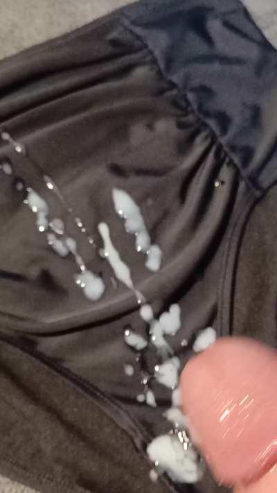 Cumming a bignload on gfs bikini bottoms