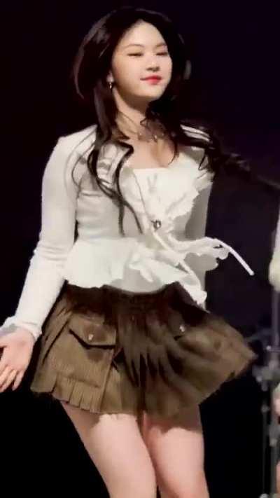 Isa - StayC Thick Girl