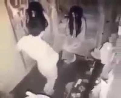 Thomas Nashe o Nash fue un dramaturgo, escritor, satirista y un importante panfletista isabelino.​ Es conocido por su novela The Unfortunate Traveller, ​ sus panfletos, incluido Pierce Penniless, y sus numerosas defensas a la Iglesia de Inglaterra.