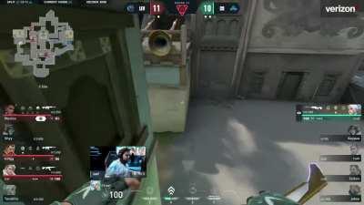 C9 vs Lev but in subway surfers