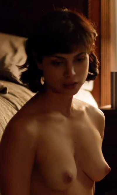 Morena Baccarin has lovely tits
