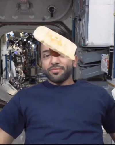 Olha como astronautas comem 