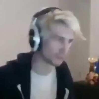 Rubius: *hace un chiste de me chupa 3 pingos Yo :