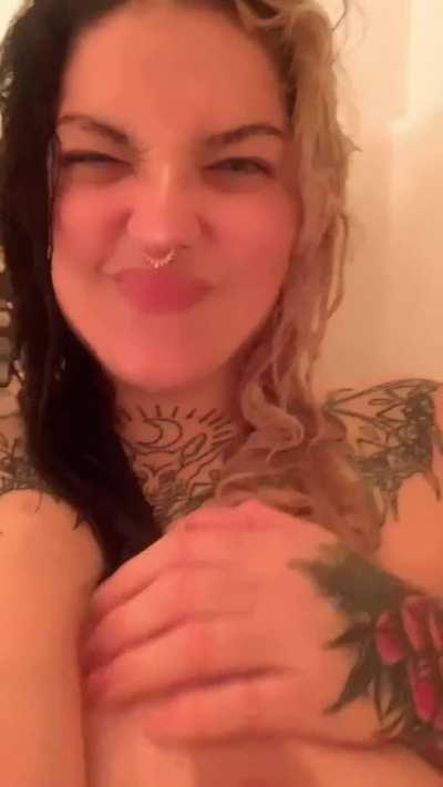 Thanksgiving has wishbones, Black Friday is just me wishing you'd bone me🤭