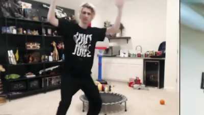 xqc the professional dancer :))