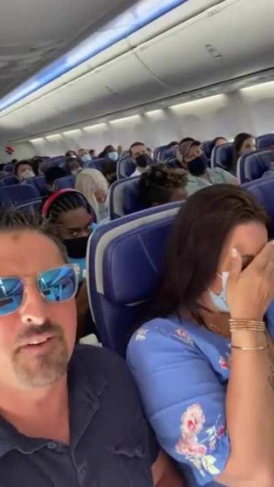 the 2 sitting next to him 💀