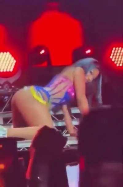 jus imagine.. she riding