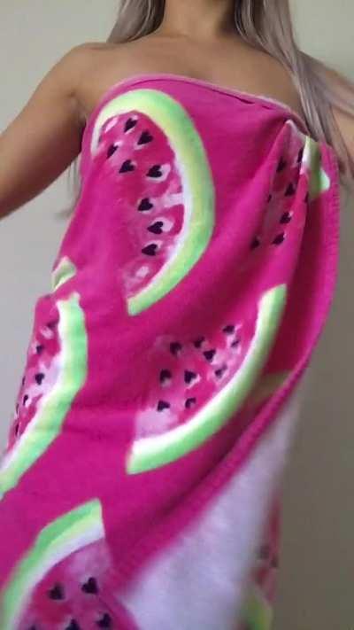 Name something better than a 2001 girl towel drop😝