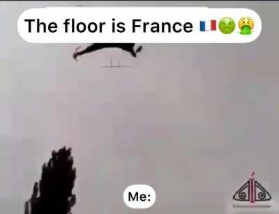 When the floor is sus 😳