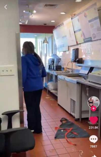 Grown ass man assaulting a teenage girl over smoothie