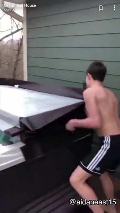 He do be kinda screaming tho 👏