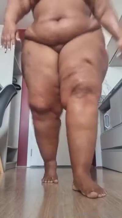 Applause from Mom's fat ass*💖💗🍑🍑🥵🔥🔥💥