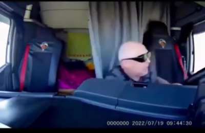 No seatbelt