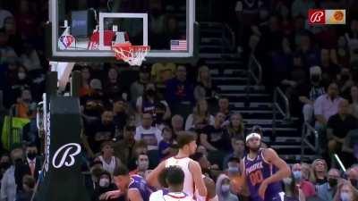 [Highlight] The Suns' multiple great defensive plays lead to easy transition points to extend the lead