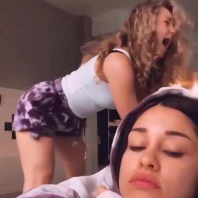 Brec Bassinger Twerk