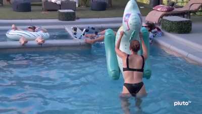 Kelley Playing in the Pool Watch Until the End - 2025-08-24 BB27