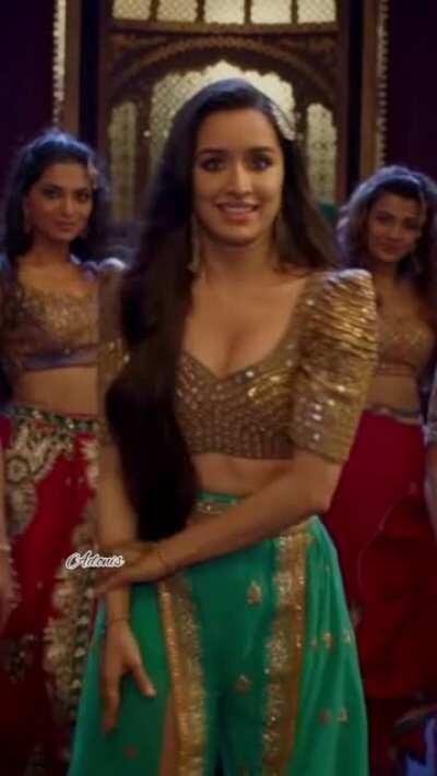 Perfect face and that cleavage 😍😍😍💦💦💦