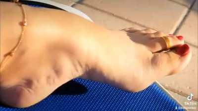 Pretty vacation toes