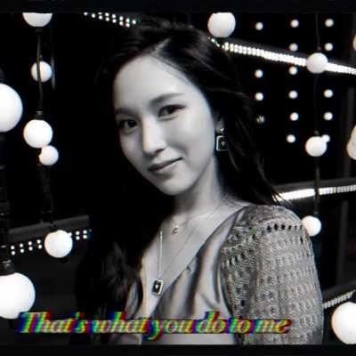 210613 - Mina winking and then bursting into her trademark gummy smile