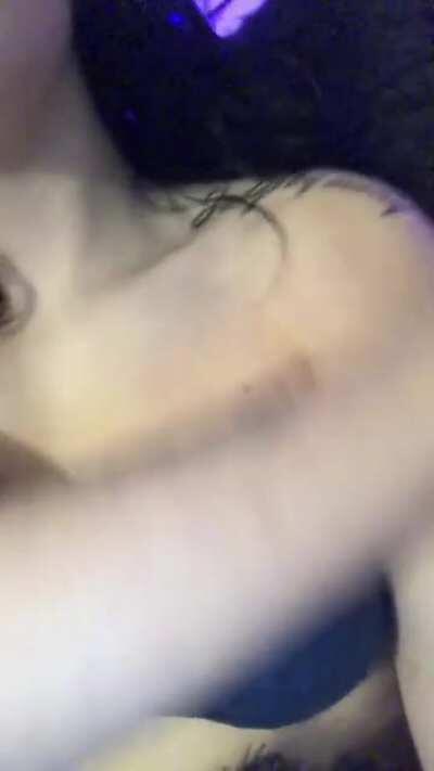 It’s cold! Get under the covers with me 💕