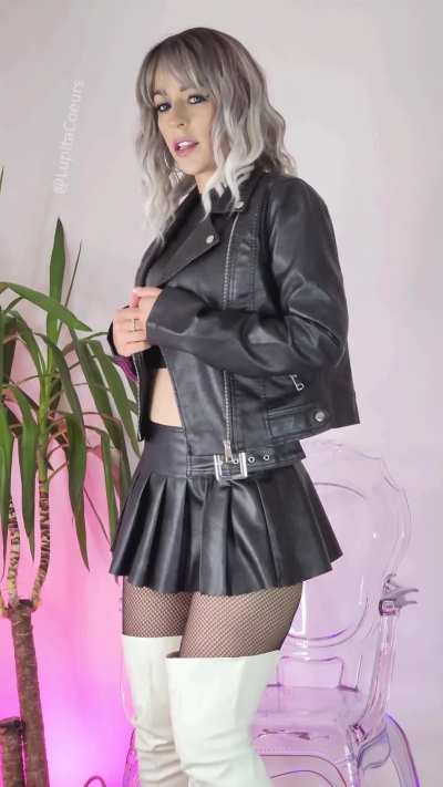 I love slutty leather outfits