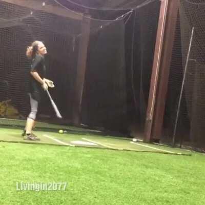 She hits well too👍