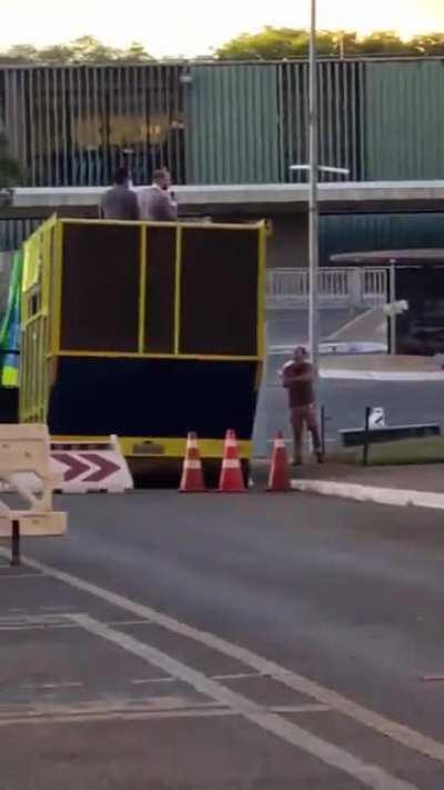 Eduardo Bolsonaro discursa pra 37 milhões de pessoas nas ruas: 