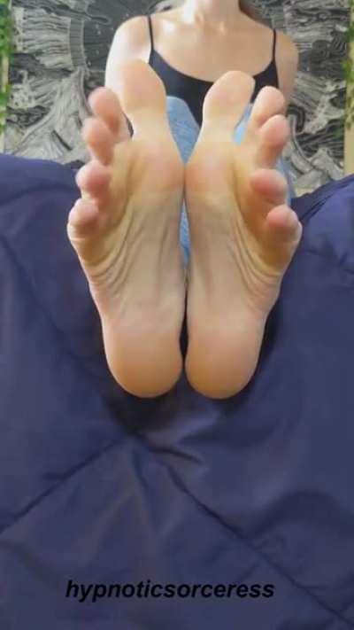 Happy Friday! Enjoy the toe wiggling and sole scrunching ✨💕