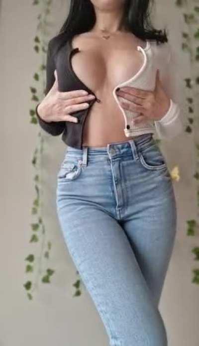 I'm a stick with big tits