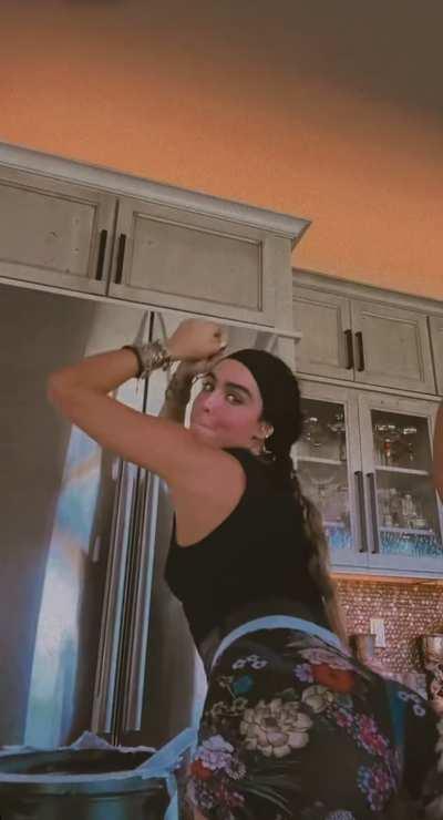 Sommer showing off her gym shorts (Snap August 2023)