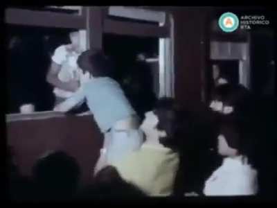 En 1978 el gobierno militar Argentino expulsaba a los Bolivianos que habitaban ilegalmente muchas villas miserias.