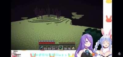 Moona sings Pekora’s bgm.