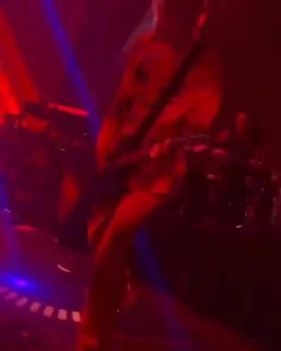 Est what the fuck ? keep streaming mainstream sellout and tell me any interesting stories with mainstream sellout in comments.