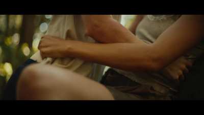 Jasmin Savoy Brown and Liv Hewson 