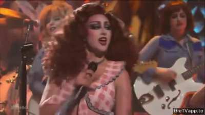 She Gets The Job Done - live from SNL!! 