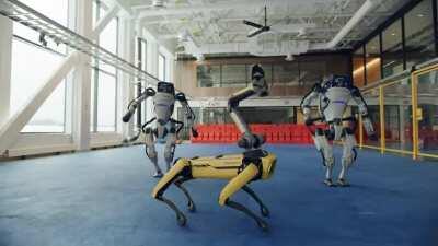 Lo edité ayer en la noche y no supe dónde más compartirlo porque me lo bloquean jaja :c Boston Dynamics y El Paso del Gigante.