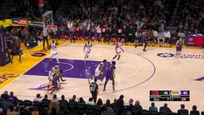 [Highlight] Vanderbilt continues his offensive explosion with the move (5-5 FG, 2-2 3PT, 2-2 FT so far)