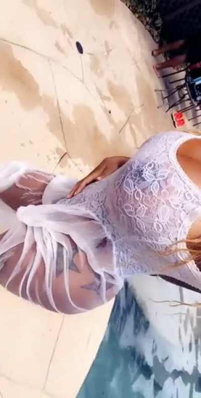 Her latest teasers on tipsnap 🤤