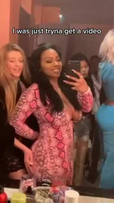 When pretty girls link in the bathroom