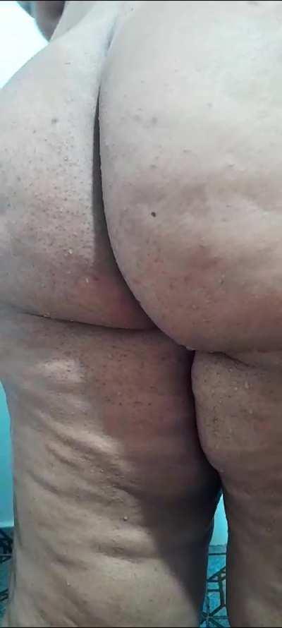 Would you sleep hugging me if I farted like that? 