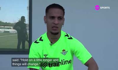 United, why have you made our GOAT cry like this? I hate you 😡