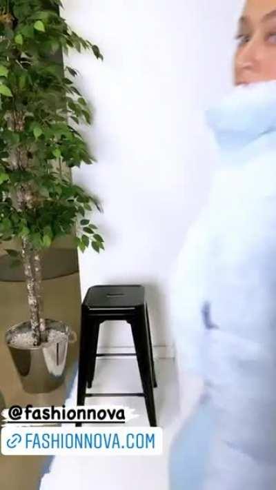 Somebody slow the video down 😬🍑