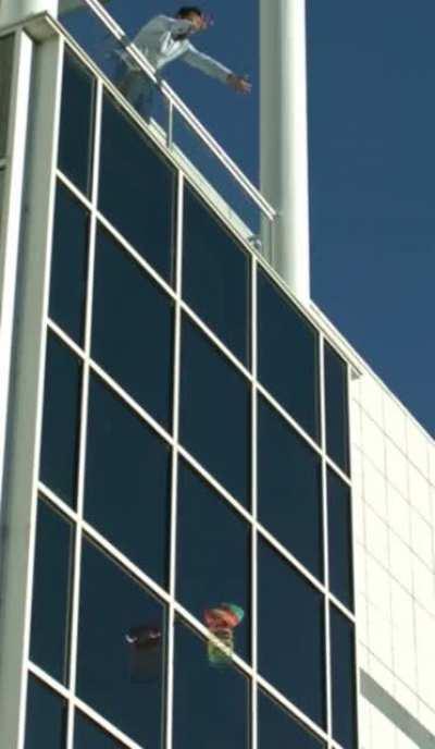 Bottom of the slinky doesn’t fall