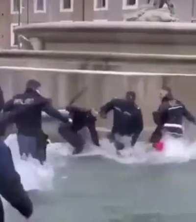 to have some fun in the fountain.