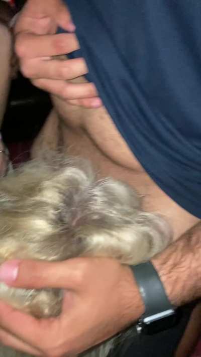 Qu'est-ce qui est mieux qu'une bite d'inconnu ? Que diriez-vous de plusieurs bites d'inconnus dans une pièce pleine d'hommes qui regardent et se branlent......Y compris mon mari ;) Voir plus de mes bêtises coquines dans le lien dans la description