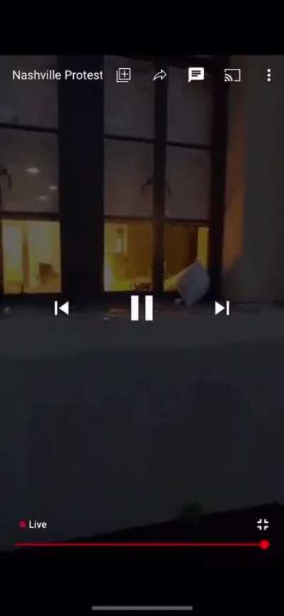 People lighting Nashville courthouse on fire.