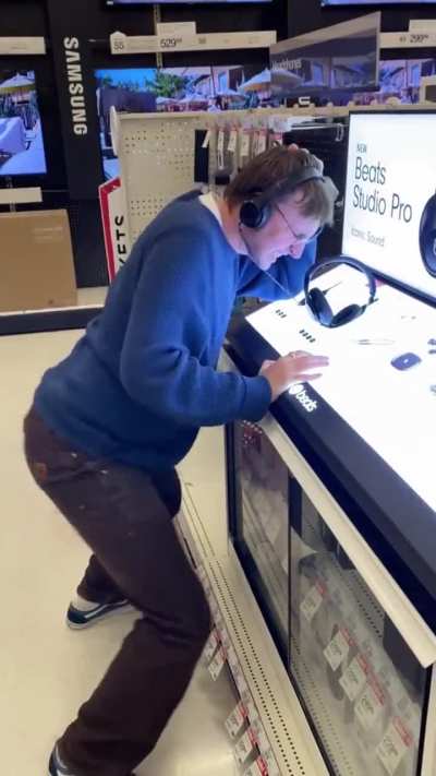 me listening to the backshot tapes