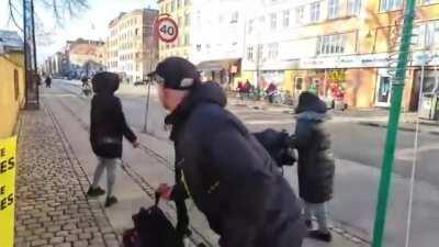 A protest for free speech burns a quran when they are confronted (Copenhagen 27/2/21)