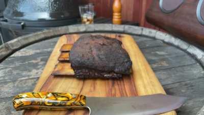 Beef short ribs smoked on the Vinson 500 offset. 150c (300 ish F) pulled at 205f. slice at the end. Short rib pizza to come. Language and Singing Warning ⚠️